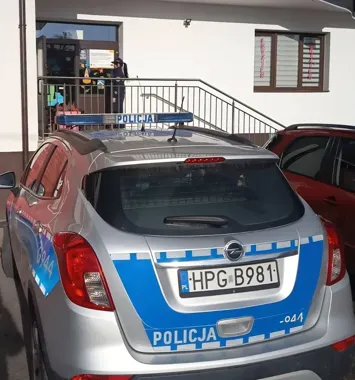 Policja wzmacnia działania przy szkołach. W sieci krążą niepotwierdzone doniesienia